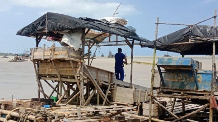 Suasana Penertiban Tambang Ilegal (TI) Laut, di depan pesisir Dusun Sampur Desa Kebintik, Pangkalbaru, Pangkalpinang, dilakukan oleh Jajaran Polres Pangkalpinang. Sabtu (25/1/2020) Pukul 09.00 WIB.