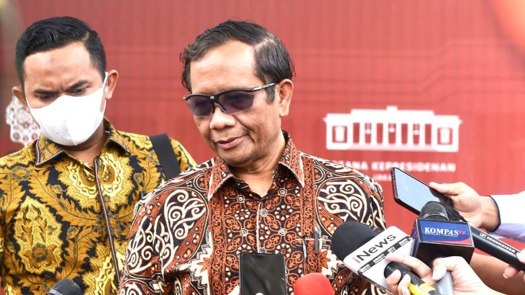Menteri Koordinator Bidang Politik, Hukum, dan Keamanan, Mahfud Md, selepas melapor kepada Presiden di Istana Merdeka, Jakarta, pada Selasa, 4 Oktober 2022.
