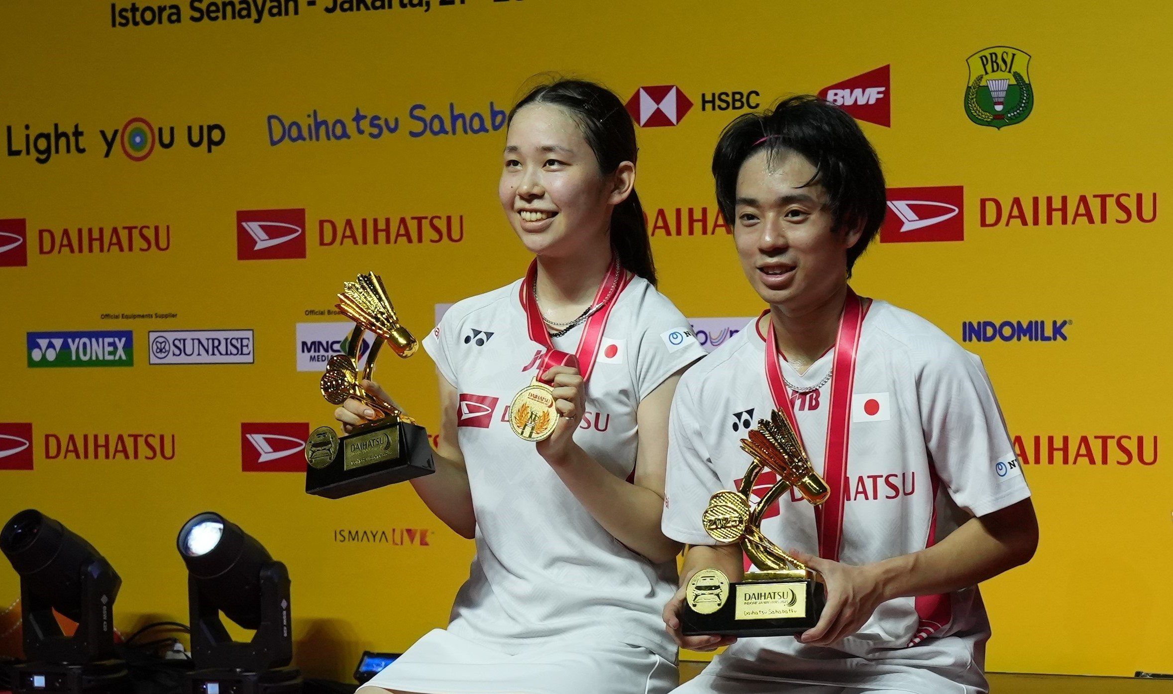 Pemenang Kategori Ganda Campuran  Daihatsu Indonesia Masters 2025, Hiroki Midorikawa Dan Natsu Saito Dari Jepang