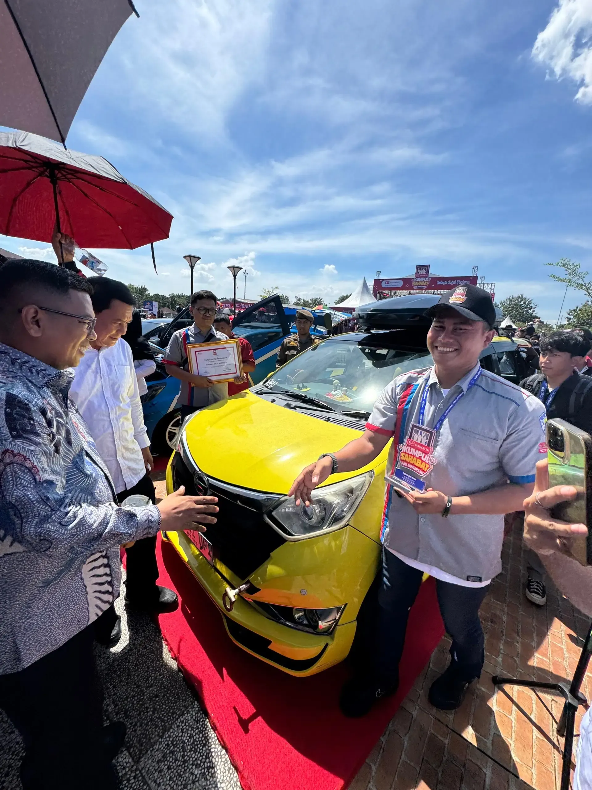 Kunjungan Pemerintah Daerah Ke Pameran Modifikasi Oleh Komunitas Mobil Daihatsu