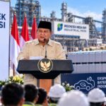 Ilustrasi Presiden Prabowo Subianto menyampaikan sambutan saat peluncuran 11 proyek hilirisasi baterai kendaraan listrik, aluminium, dan pengolahan nikel di kawasan Indonesia Weda Bay Industrial Park, Maluku Utara.